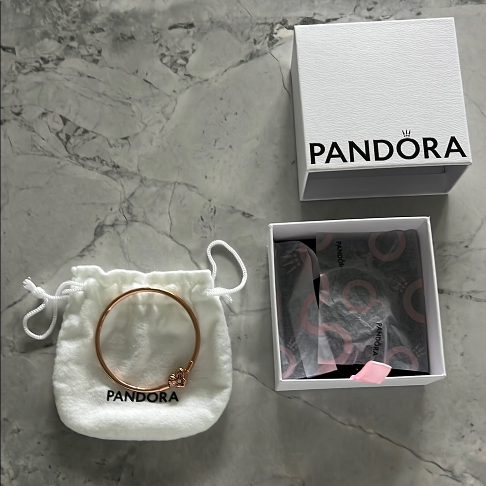 Pandora Moments Heart & Butterfly Bangle
14k rose gold plating - Picture 2 of 8
